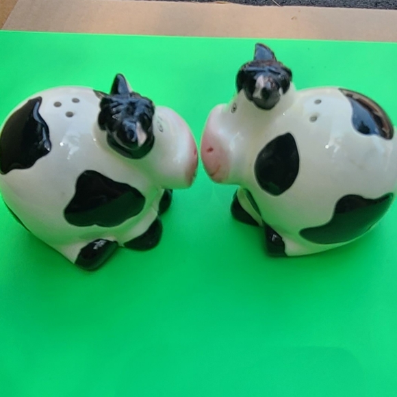 Set of Happy Cows Salt & Pepper Shakers - Picture 7 of 9